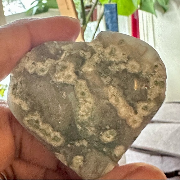Moss Agate Heart w/Druzy Cavern - Picture 6 of 6